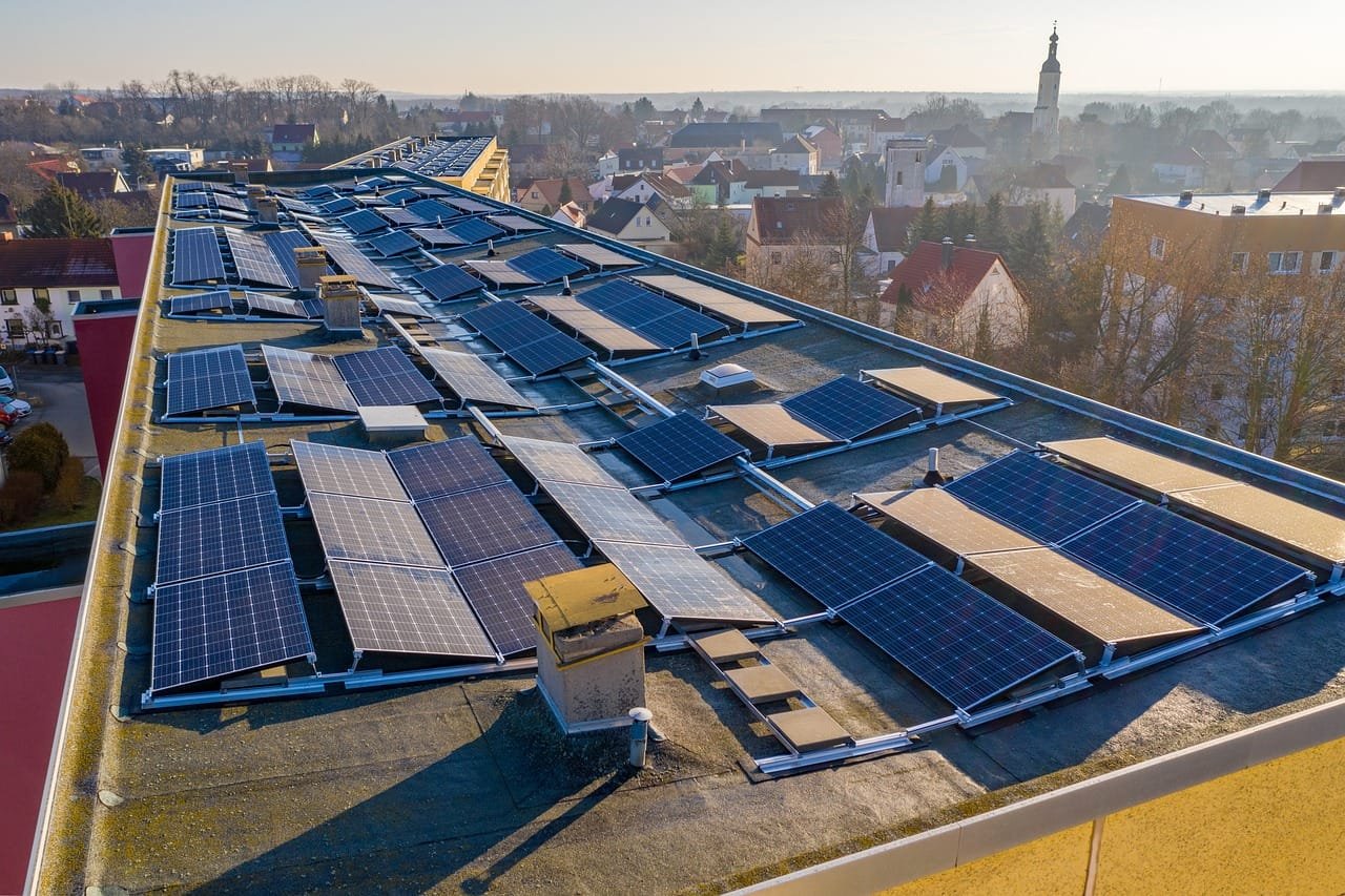 Solar Panels for Businesses: Why It’s Worth the Investment
